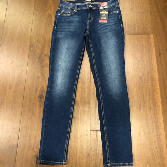 BNWT Jordache MidRise Skinny Jeans sz 6 - Picture 2 of 5